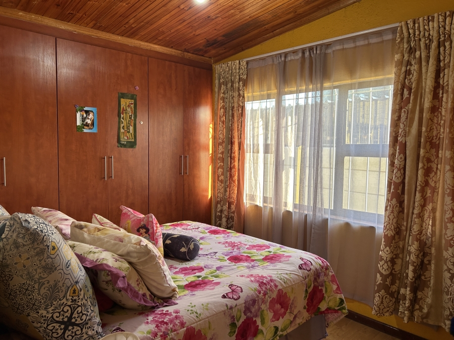 3 Bedroom Property for Sale in Peerless Park West Western Cape